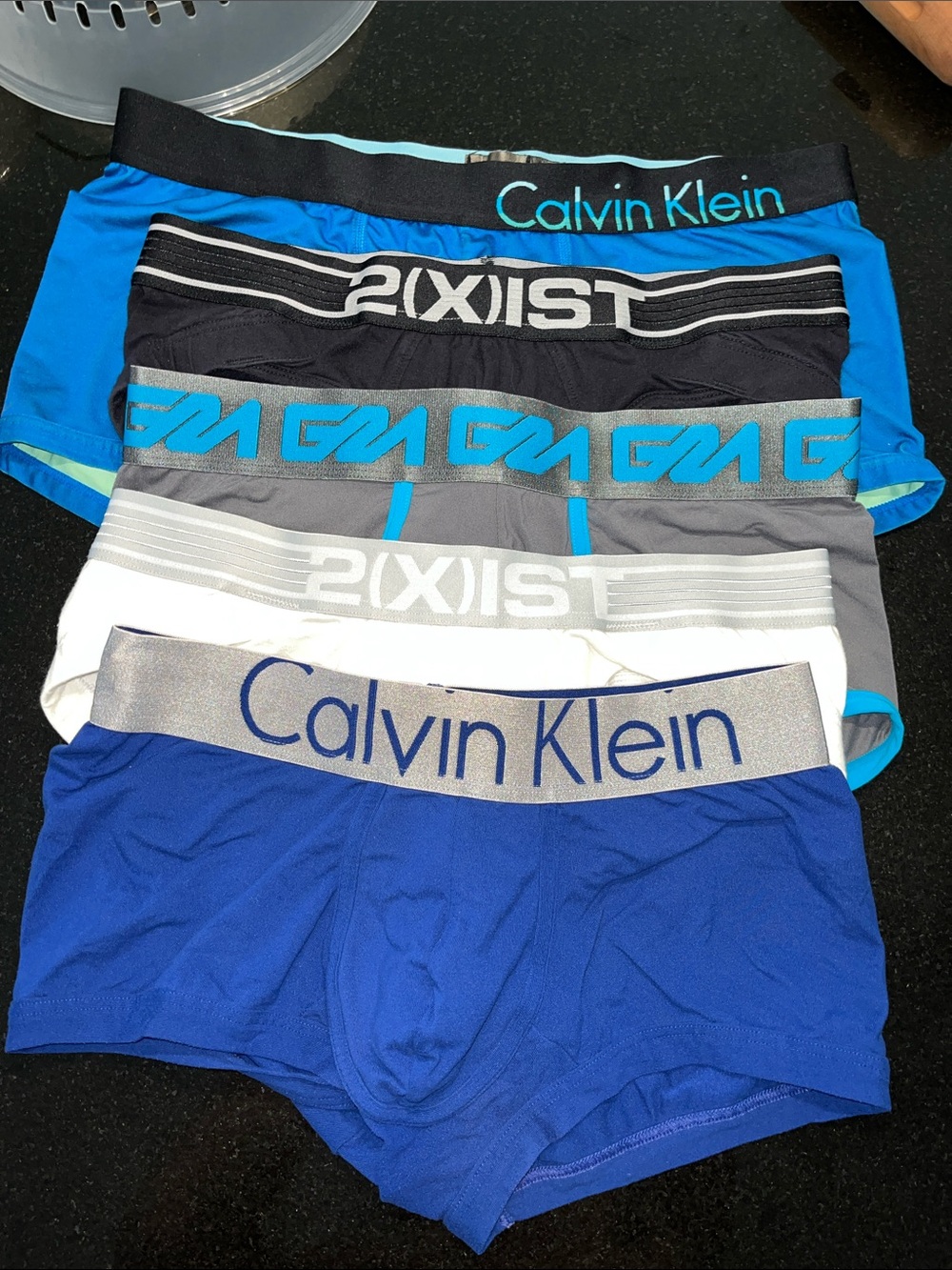 5pack. Black, Grey/Blue, Blue, Royal Blue, White with Logo Waistband.Size MEDIUM